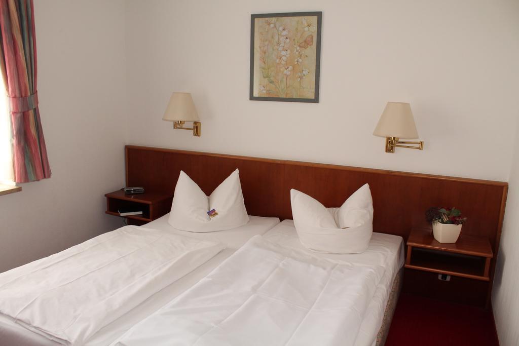 Hotel Fuersteneck Bernburg Kamer foto